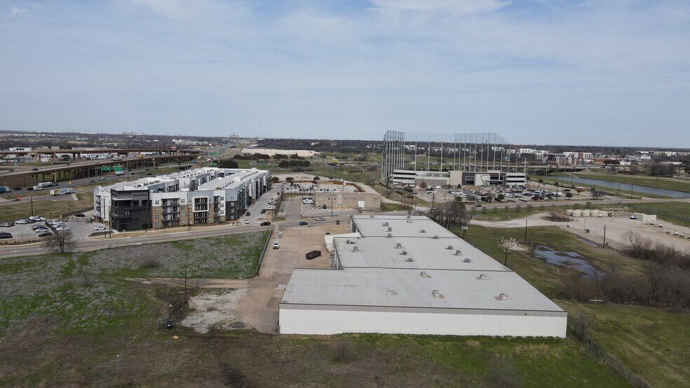 More Photos Of 2020 E 4th St, Fort Worth Warehouse For Sale