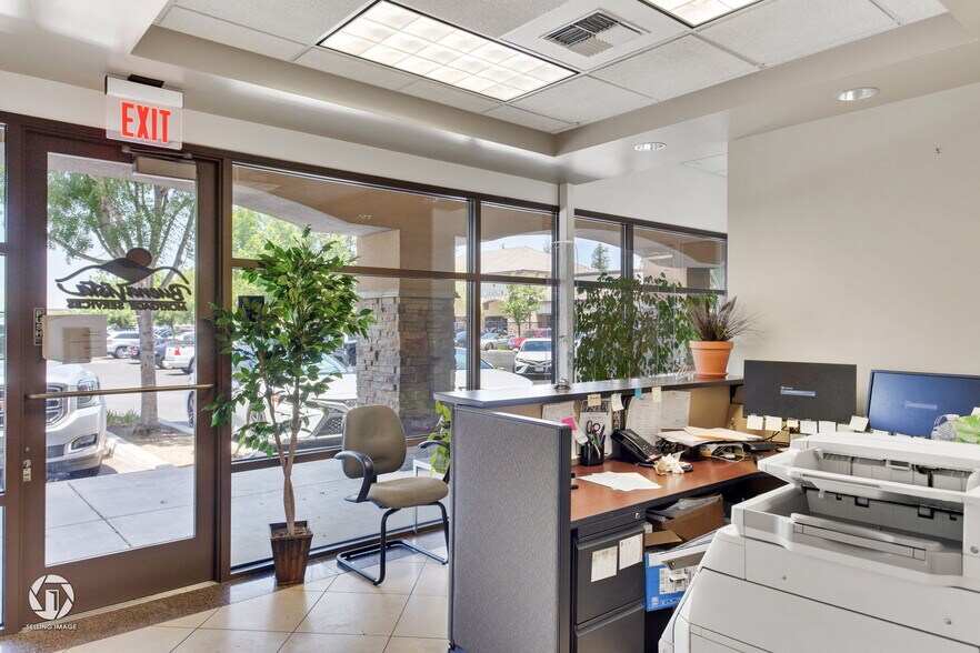 More Photos Of 3820 Coffee Rd, Bakersfield Storefront Retail Office For Lease