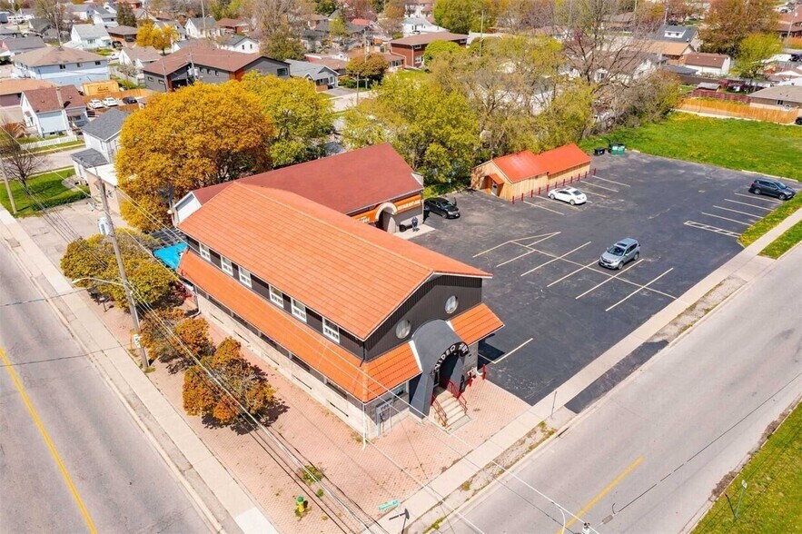 More Photos Of 204 Samuelson St, Cambridge Restaurant For Sale
