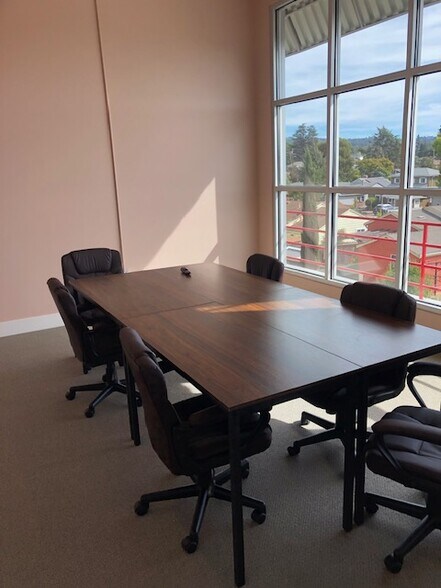 More Photos Of 21634 Redwood Rd, Castro Valley Showroom For Lease