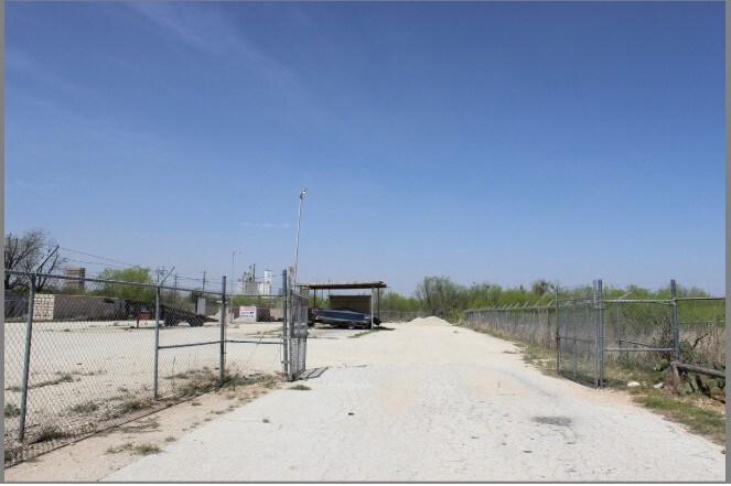 More Photos Of 124 S 14th St, Abilene Land For Lease