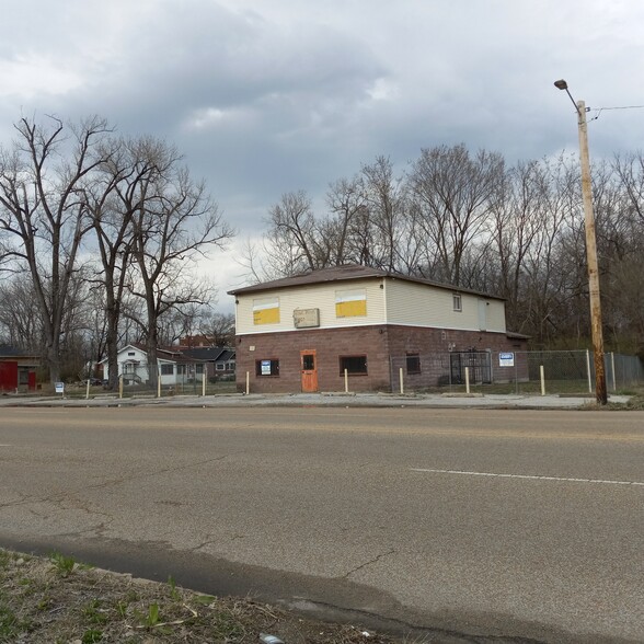 Primary Photo Of 6001 State St, East Saint Louis Restaurant For Sale