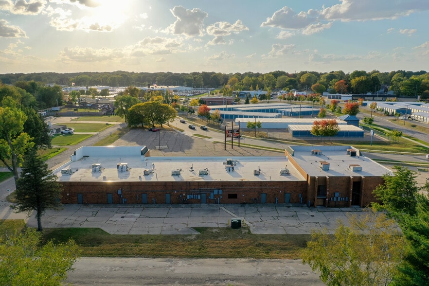 More Photos Of 38116-38160 S Gratiot Ave, Clinton Township Freestanding For Sale