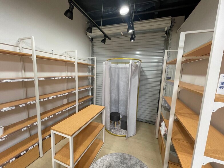 More Photos Of 208 Technology Dr, Irvine Light Distribution For Lease