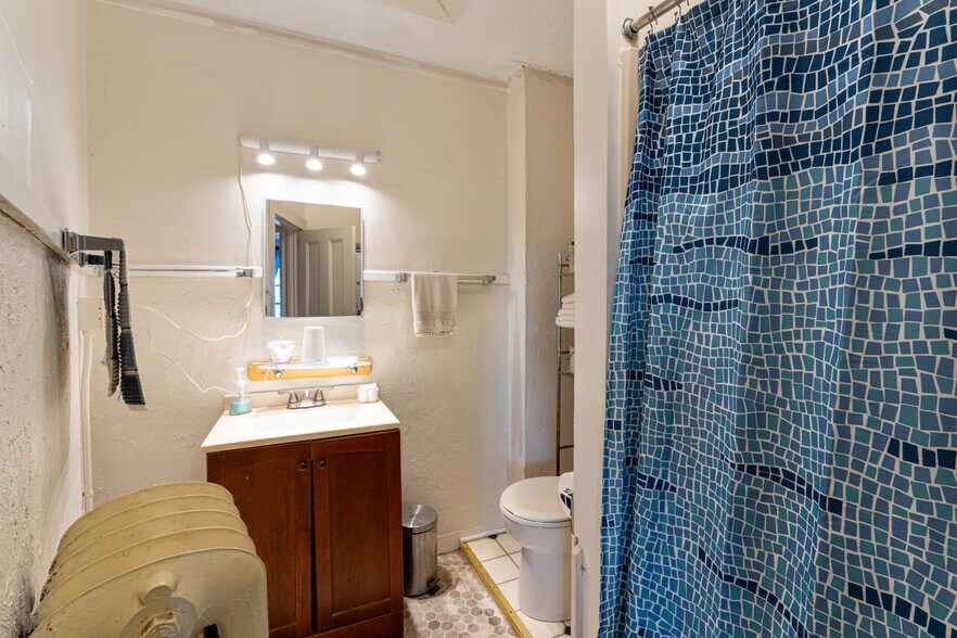 More Photos Of 19 Cottage St, Bar Harbor Storefront For Sale