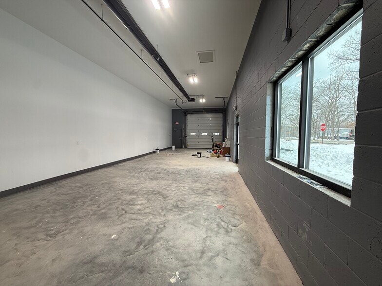 More Photos Of 70 County Line Dr, Cromwell Warehouse For Lease