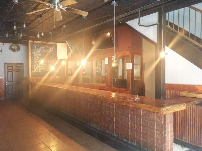 More Photos Of 142 N Jackson St, Athens Storefront Retail Residential For Lease