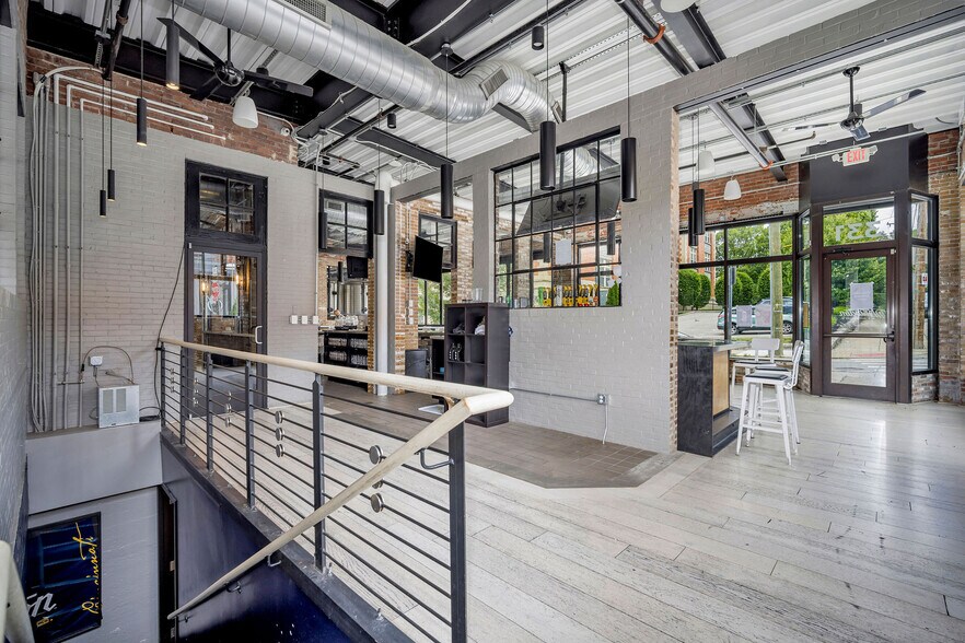 More Photos Of 331 E 13th St, Cincinnati Restaurant For Lease