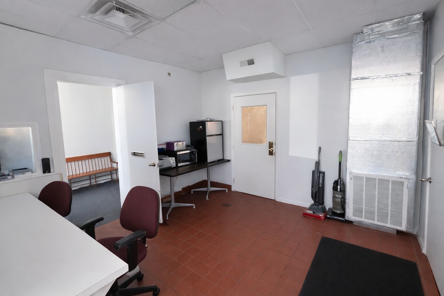 More Photos Of 702 Philadelphia Pike, Wilmington Storefront Retail Office For Lease