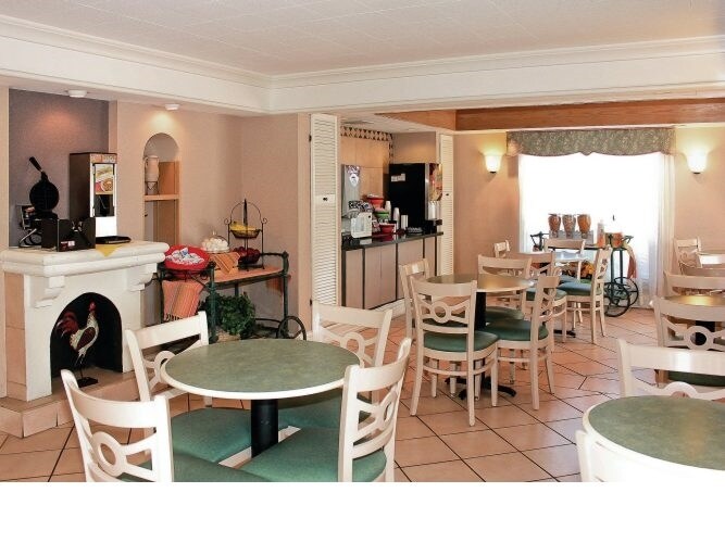 More Photos Of 5201 N State Line Ave, Texarkana Hotel For Sale