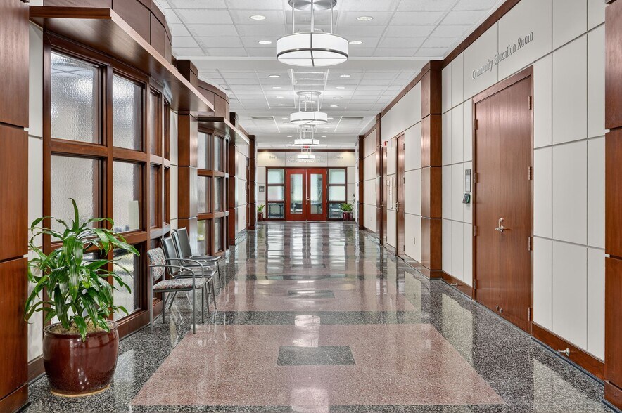 More Photos Of 8220 Meadowbridge Rd, Mechanicsville Medical For Lease