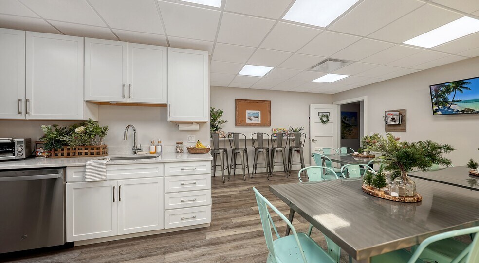 More Photos Of 1630 S Tuttle Ave, Sarasota Medical For Sale