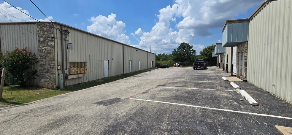 More Photos Of 800 Brandi Ln, Round Rock Warehouse For Lease