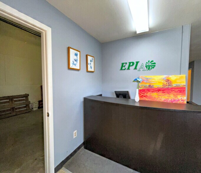 More Photos Of 1802 Vandiver Dr, Columbia Warehouse For Lease