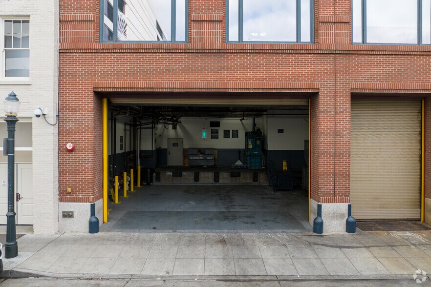 More Photos Of 61-75 W Colorado Blvd, Pasadena Unknown For Lease