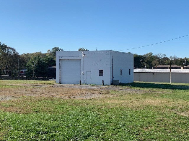 More Photos Of 713 Gray Ln, Mount Pleasant Manufacturing For Sale