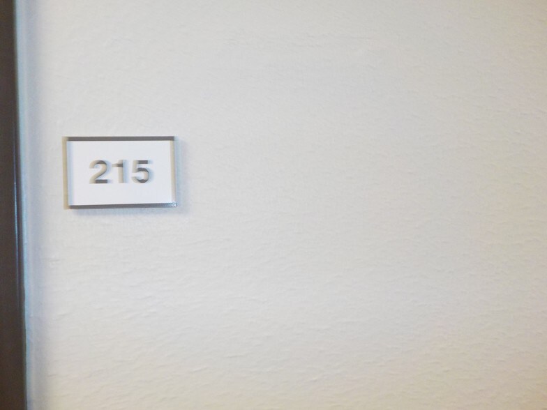 More Photos Of 3700 N 10th St, McAllen Office For Lease