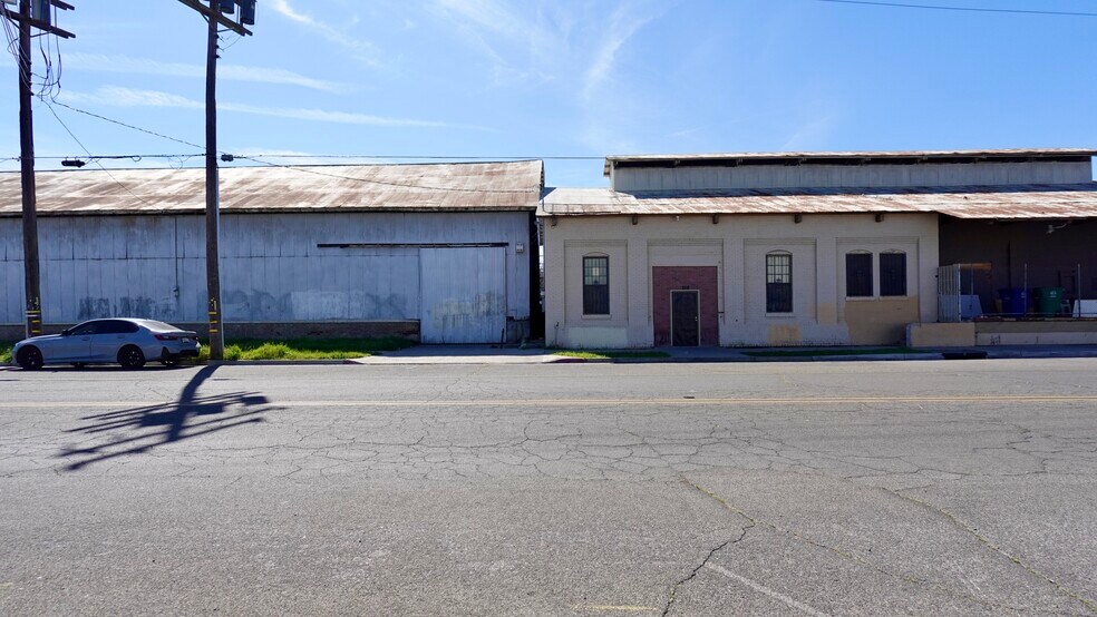 More Photos Of 216 N E St, Madera Warehouse For Sale