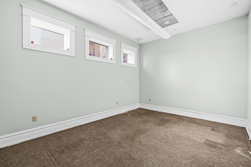 More Photos Of 1710 N 19th St, Tampa Office For Sale