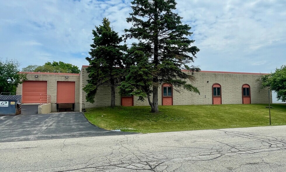 More Photos Of 6400 S Industrial Loop, Greendale Light Manufacturing For Sale