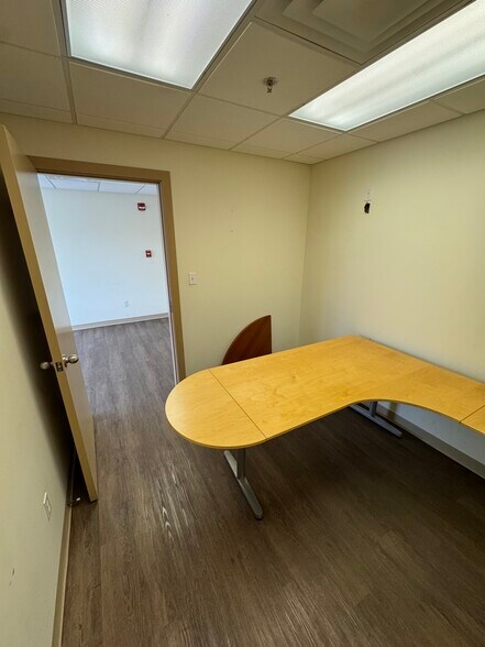 More Photos Of 2916 Ellwood Dr SW, Edmonton Storefront Retail Office For Lease