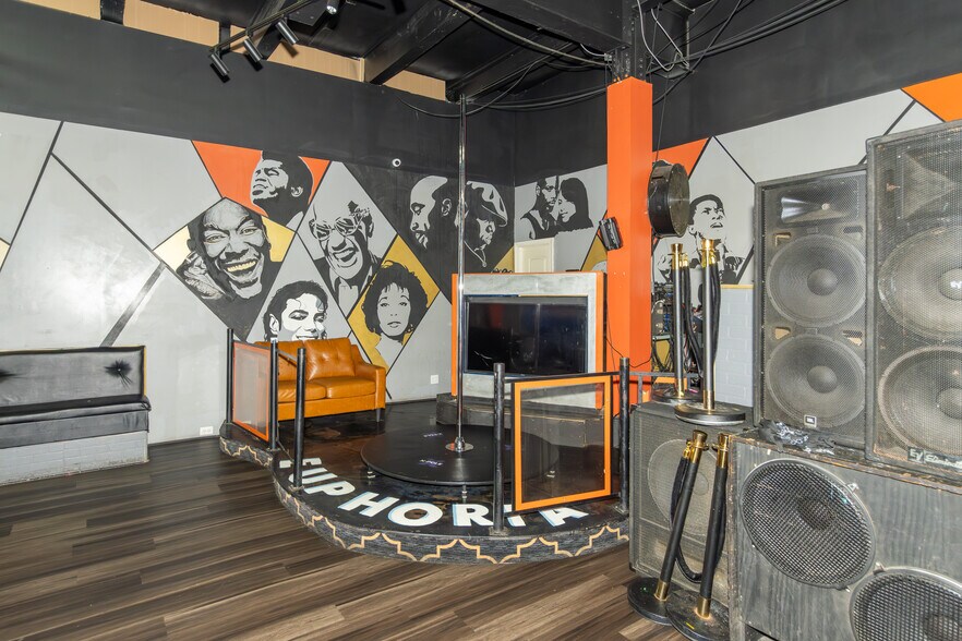 More Photos Of 1820 E 30th St, Cleveland Sports And Entertainment For Sale