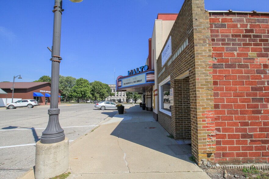 More Photos Of 320 N Main St, Pocahontas Medical For Sale