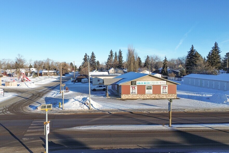 More Photos Of 5922 50 Ave, Stettler Storefront Retail Office For Sale