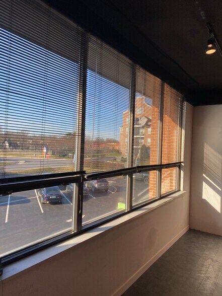 More Photos Of 111 Chinquapin Round Rd, Annapolis Flex For Lease