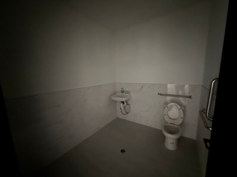 More Photos Of 3510 Union St, Flushing Apartments For Lease