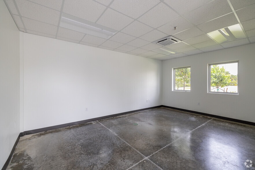 More Photos Of 6175 NW 102nd Ave, Doral Showroom For Sale