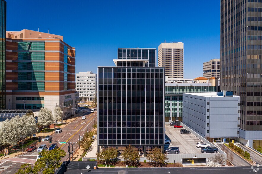 More Photos Of 130 S Bemiston Ave, Clayton Office For Lease