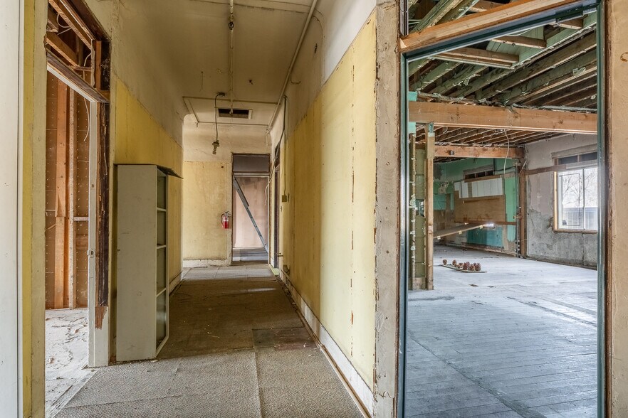 More Photos Of 162 N Main St, Bishop General Retail For Sale