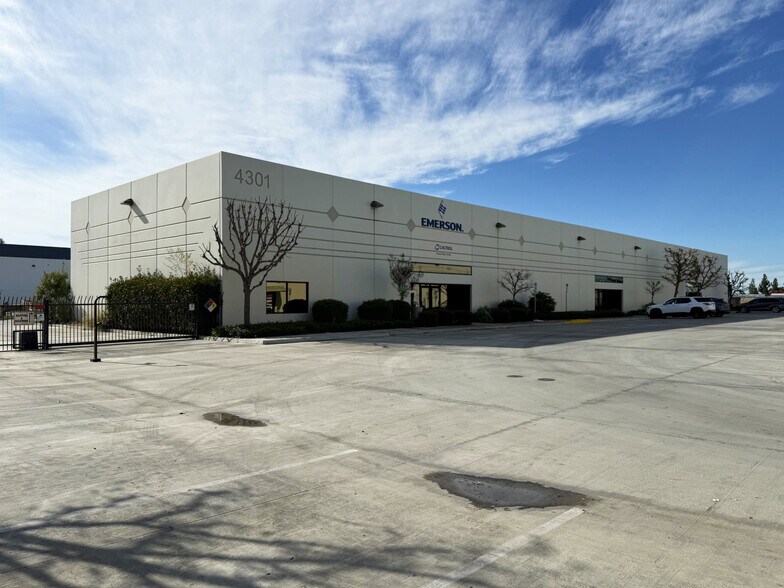 Primary Photo Of 4301 Resnik Ct, Bakersfield Warehouse For Lease