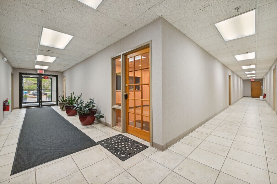 More Photos Of 1553 State Route 27, Somerset Medical For Sale