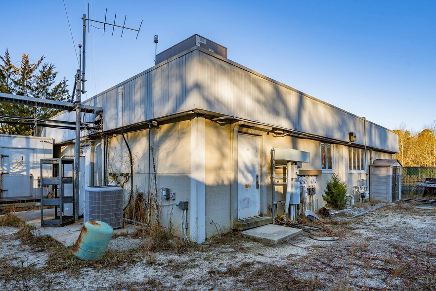 More Photos Of 641 Beach Ave, Stafford Airport For Sale