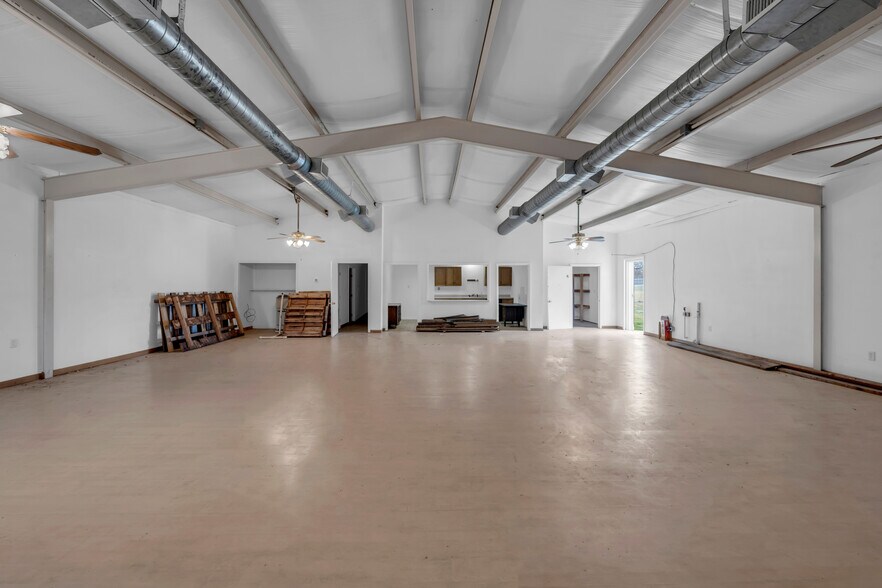 More Photos Of 7330 Texas 261 Hwy, Buchanan Dam Warehouse For Sale