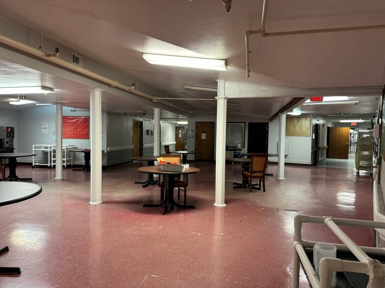 More Photos Of 540 SE Front St, De Kalb Skilled Nursing Facility For Sale