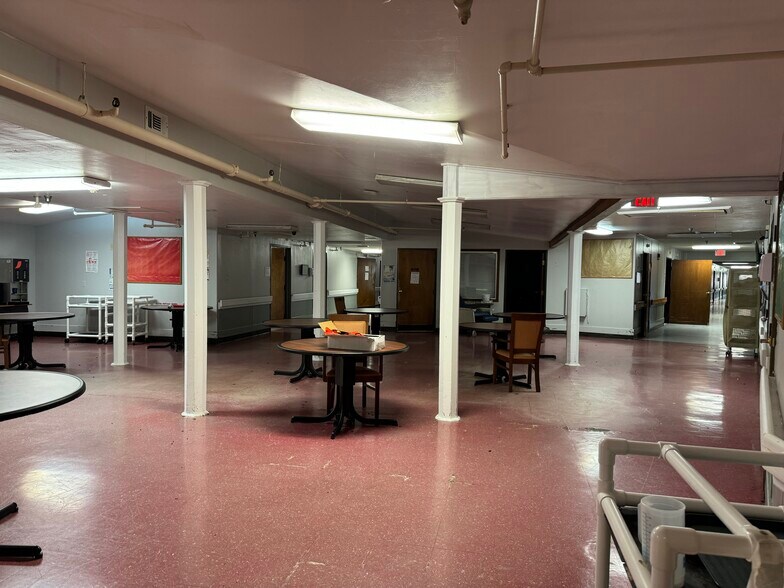 More Photos Of 540 SE Front St, De Kalb Skilled Nursing Facility For Sale