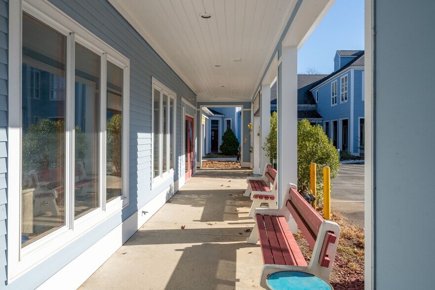 More Photos Of 105 Lafayette Rd, Hampton Falls Freestanding For Sale