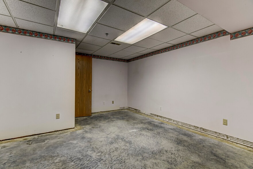 More Photos Of 2965 S MacArthur Blvd, Springfield Medical For Sale