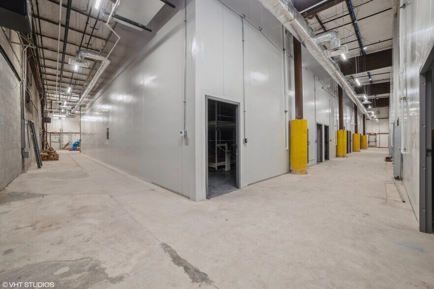 More Photos Of 740 Schneider Dr, South Elgin Manufacturing For Sale