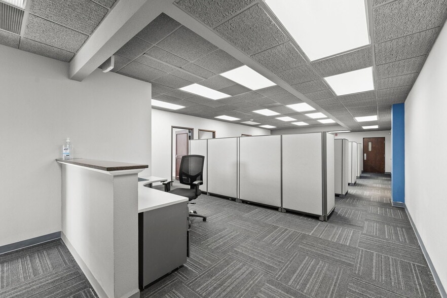 More Photos Of 4800 Lamar Ave, Mission Office For Lease