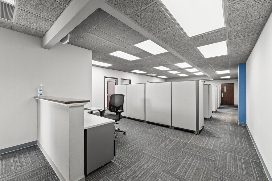 More Photos Of 4800 Lamar Ave, Mission Office For Lease