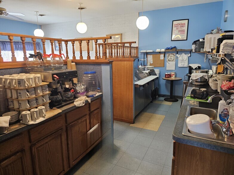 More Photos Of 2667 Erie Dr, Weedsport Restaurant For Sale