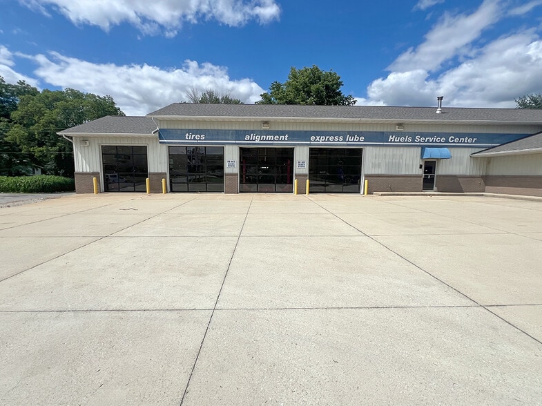 More Photos Of 391 Franklin St, Carlyle Auto Repair For Sale