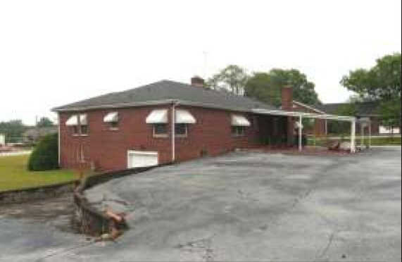More Photos Of 515 W Wade Hampton Blvd, Greer Office Residential For Lease