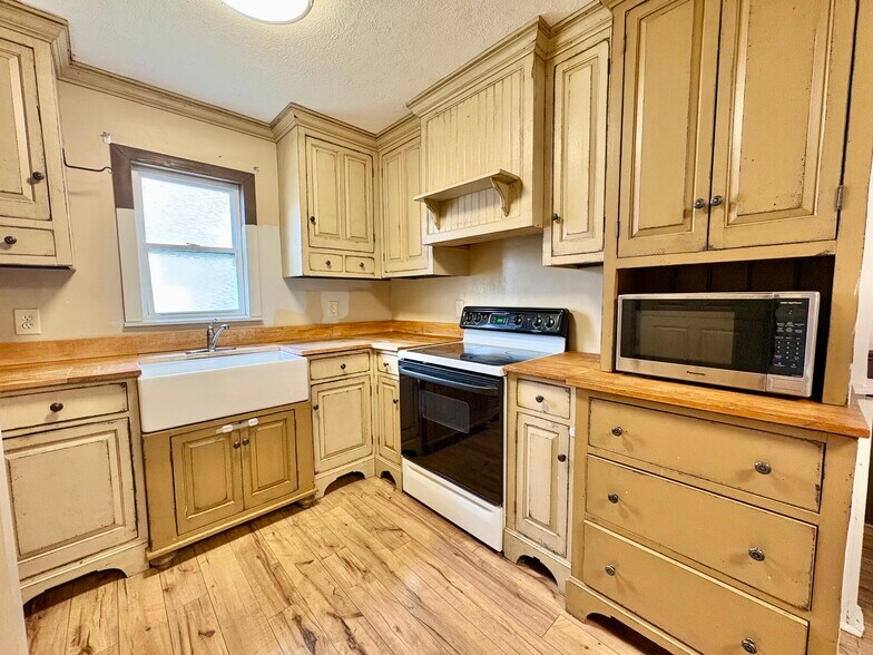 More Photos Of 9 E Canal St, Troy General Retail For Sale