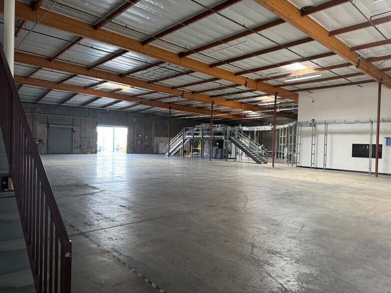 More Photos Of 1014 Griswold Ave, San Fernando Warehouse For Lease