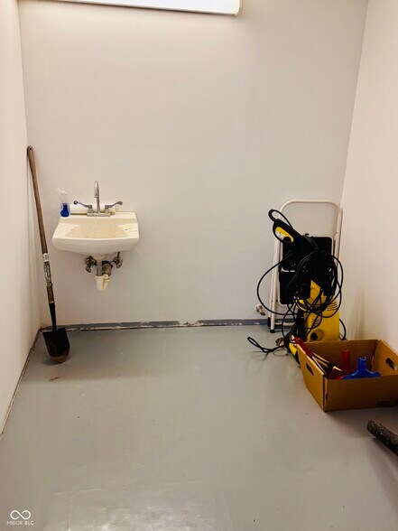 More Photos Of 2125 E State Highway 54, Linton Office For Sale